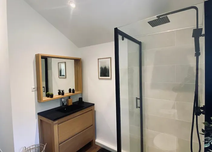 Les Cocons Des Guedons Le Meleze Le Menil