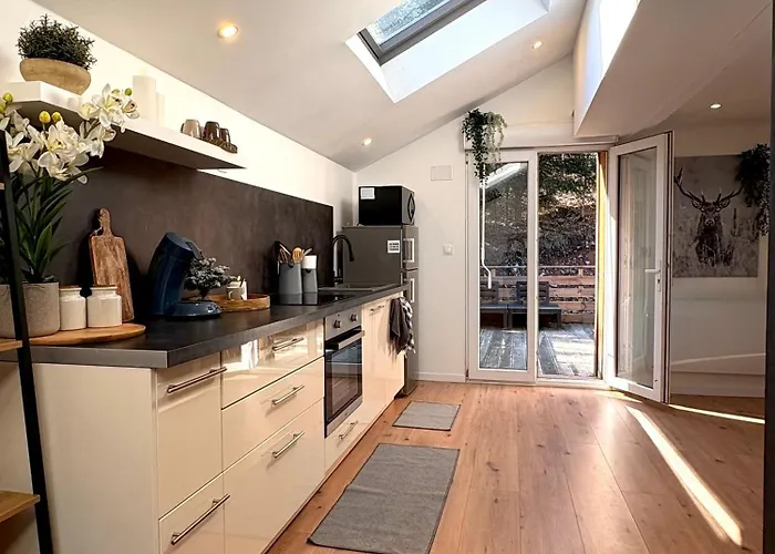 Les Cocons Des Guedons Le Meleze Le Menil